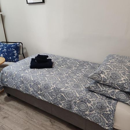 Kilburn High Road Studio Apartments Londra Esterno foto