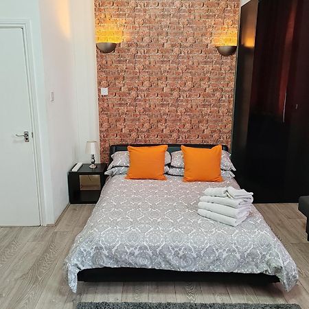 Kilburn High Road Studio Apartments Londra Esterno foto