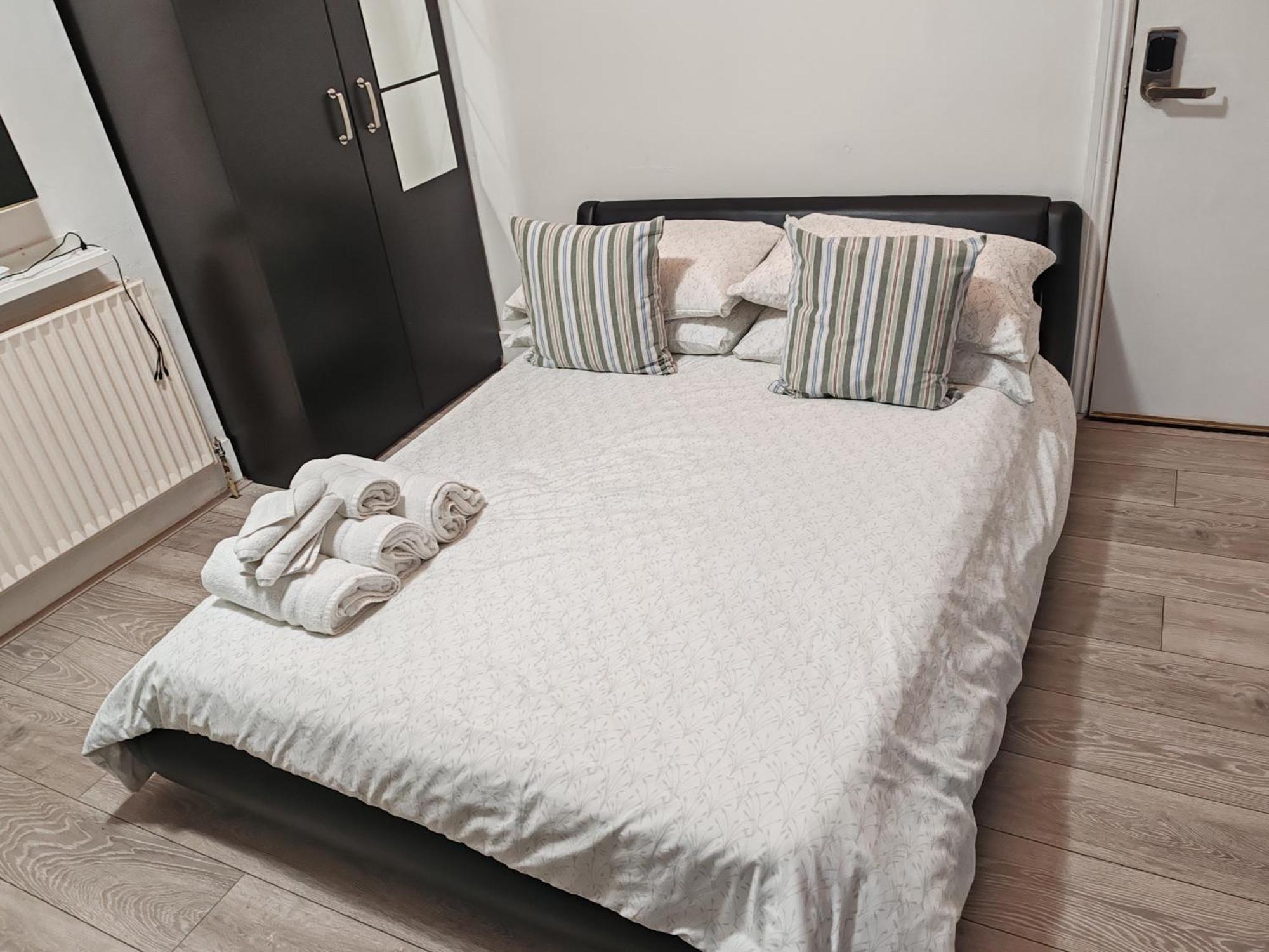 Kilburn High Road Studio Apartments Londra Esterno foto
