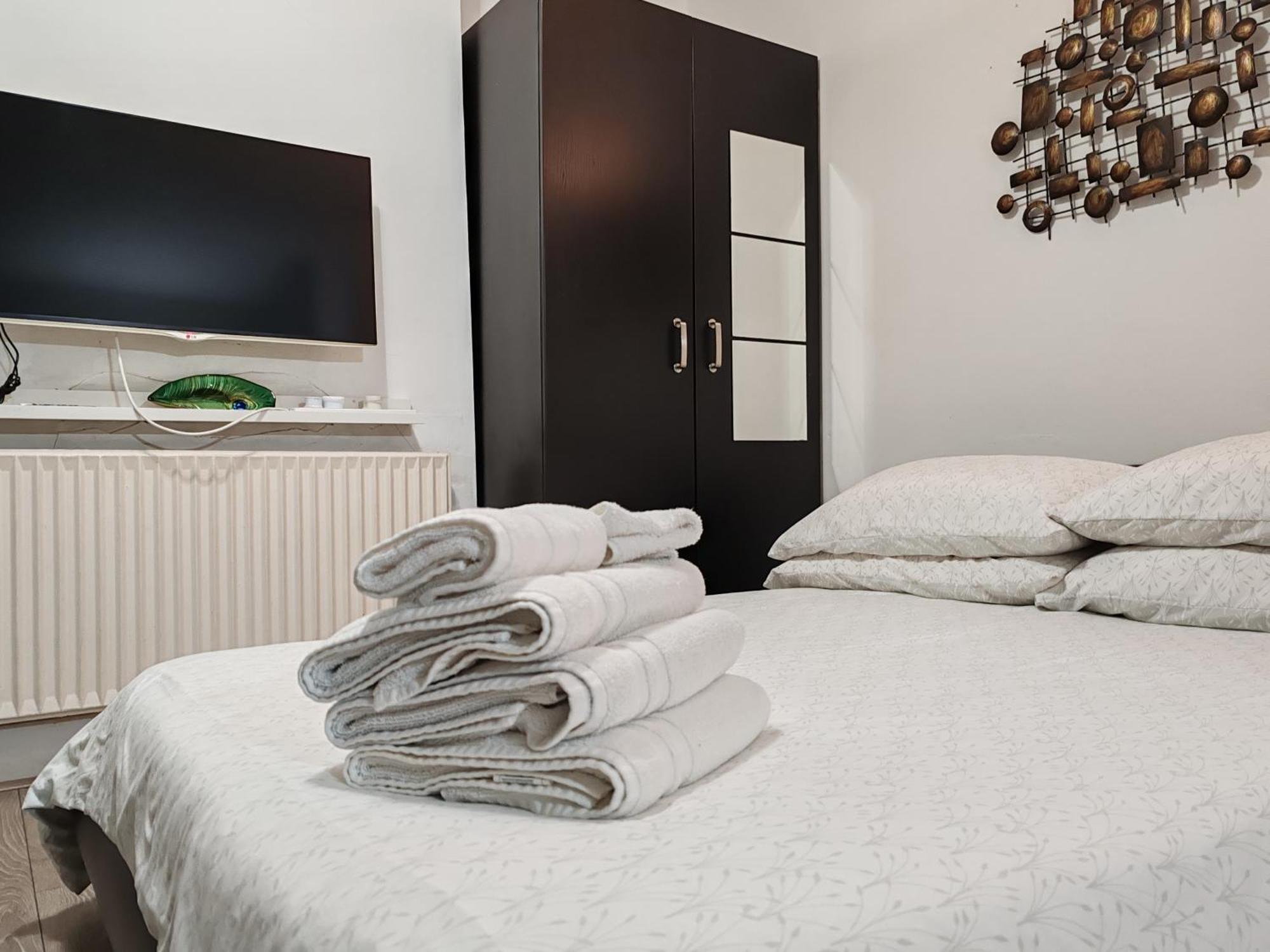 Kilburn High Road Studio Apartments Londra Esterno foto